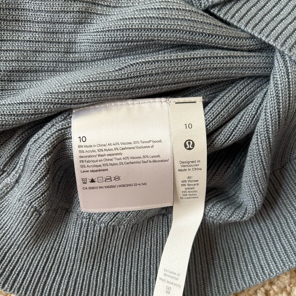 NWT Lululemon Reversible Crossover Sweater in Chambray Blue - Size 10 - Picture 13 of 14